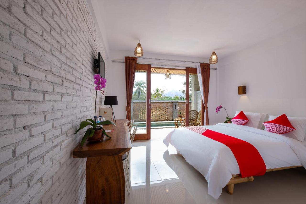 Oyo 1493 Surya Villa Selong Belanak Exterior foto