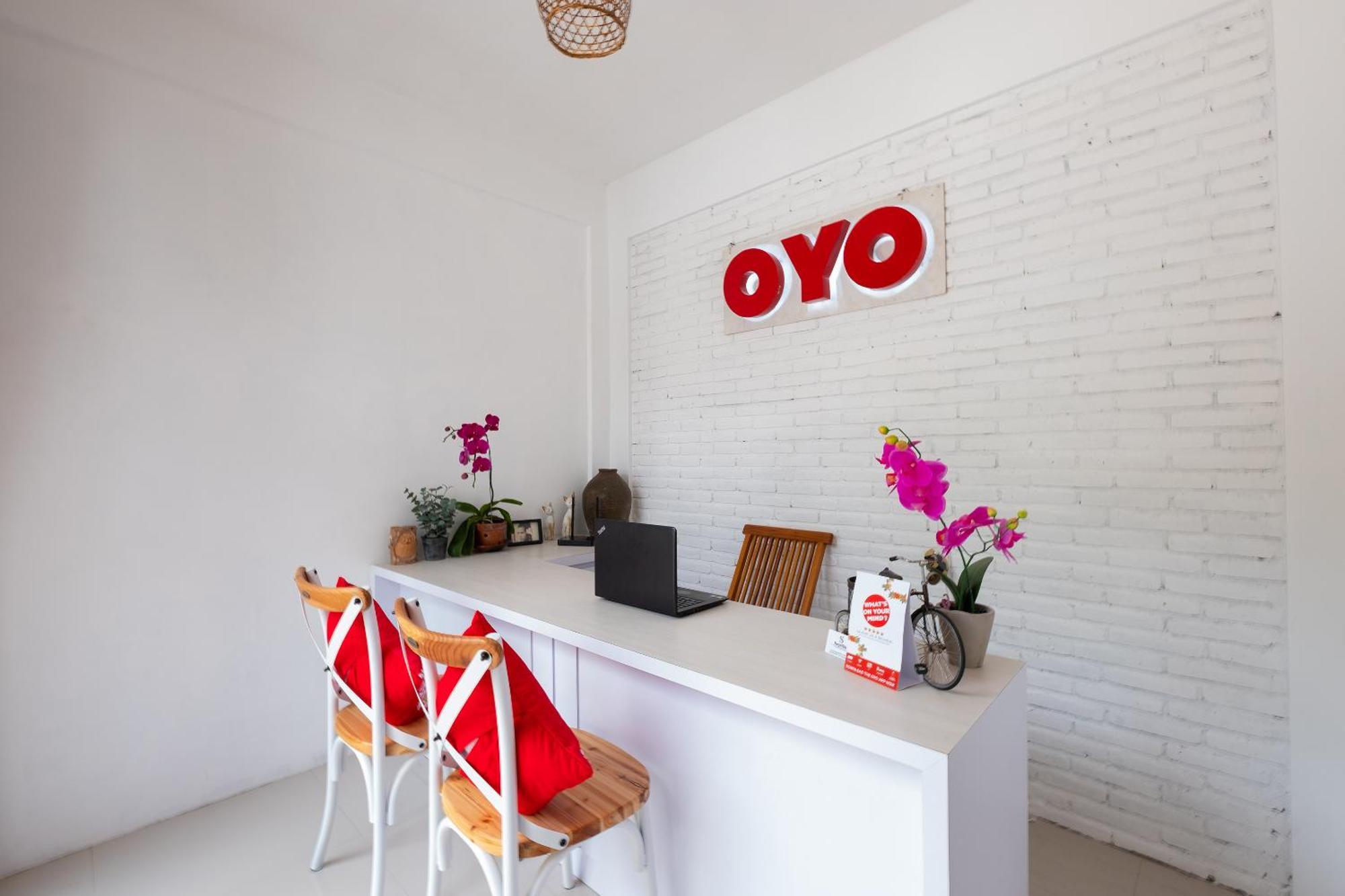 Oyo 1493 Surya Villa Selong Belanak Exterior foto