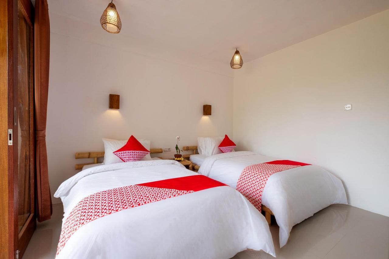 Oyo 1493 Surya Villa Selong Belanak Exterior foto