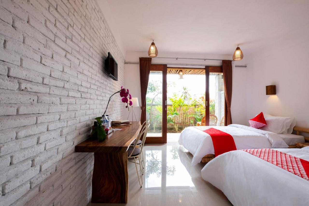Oyo 1493 Surya Villa Selong Belanak Exterior foto